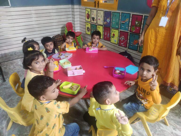 yellow color activity students in class